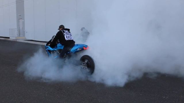 Dual Kawasaki Ninja ZX-14 Burnouts смотреть онлайн