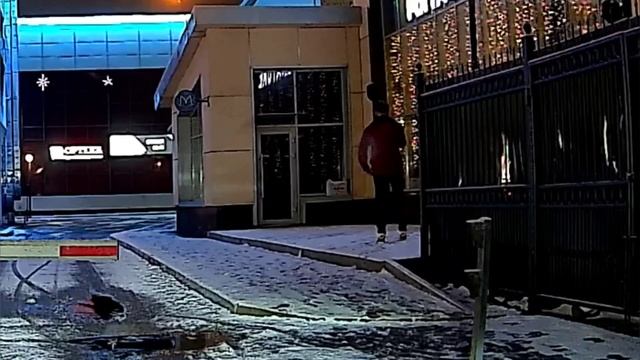 Кто вовремя не выходит, - идет пешком. смотреть онлайн