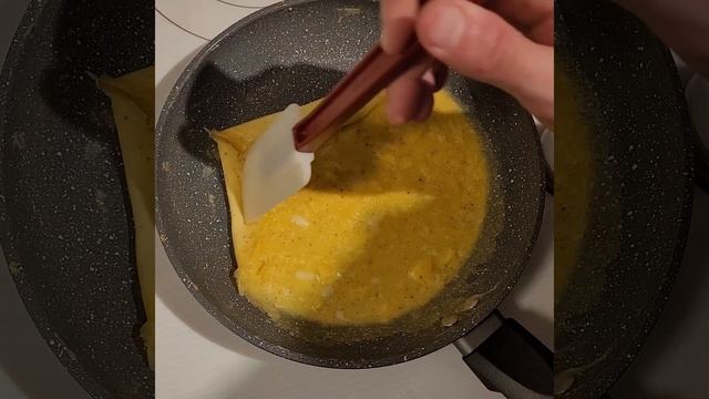 How to Make an Omelette #shorts #eggs #omelette смотреть онлайн