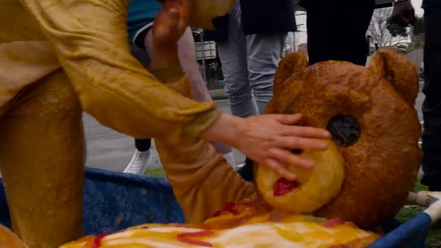 Slurpee FlavourFest – wrestles jelly bears: Jelly Orange смотреть онлайн