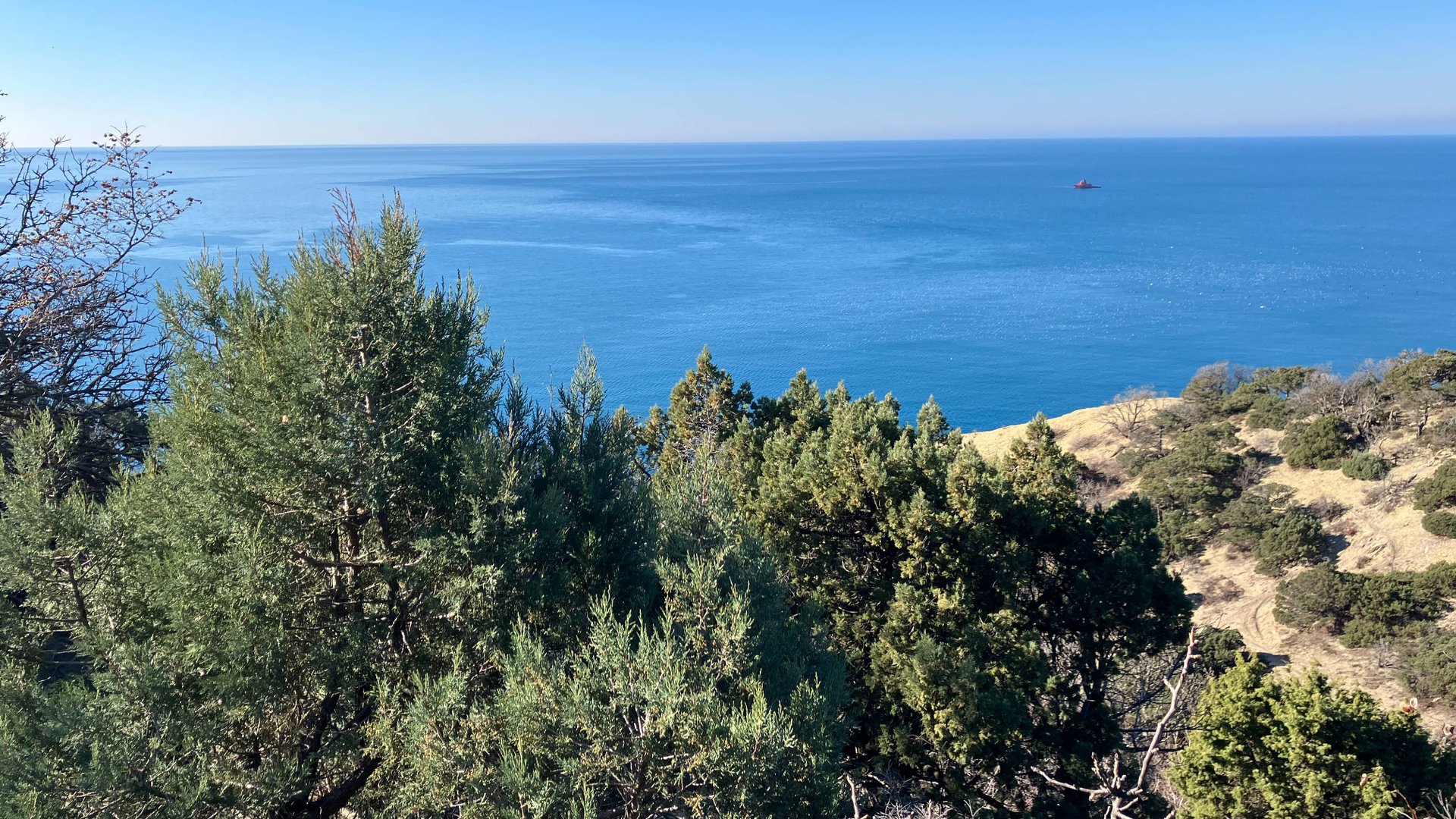 Неизведанный спуск к морю Утриш и рыбалка с берега смотреть онлайн