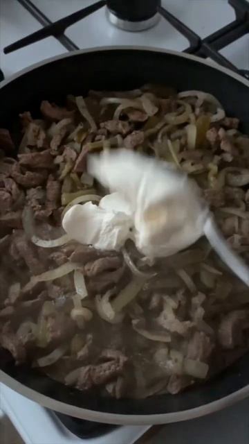 Мясо «По-Самарски»! Говядина в сливочном соусе с солёными огурчиками! #shorts #мясо #говядина смотреть онлайн