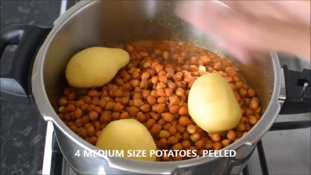 HEALTHY AND SIMPLE BLACK CHICKPEA POTATO CURRY / KALA CHANA ALOO KI SABZI / VEGAN RECIPE смотреть онлайн