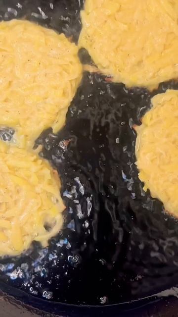 Драники с авокадо и соленым лососем, очень вкусно 🤤😋#shorts смотреть онлайн