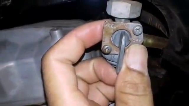Como usar Registro da gasolina na moto carburada. смотреть онлайн