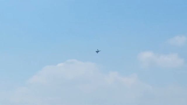 Melbourne Airshow - Viper East Max Turn смотреть онлайн