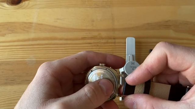 Installing Hirsch Leather Strap on Mechanical Watch. Spring Bars Secret: “No Instrument is Needed”! смотреть онлайн