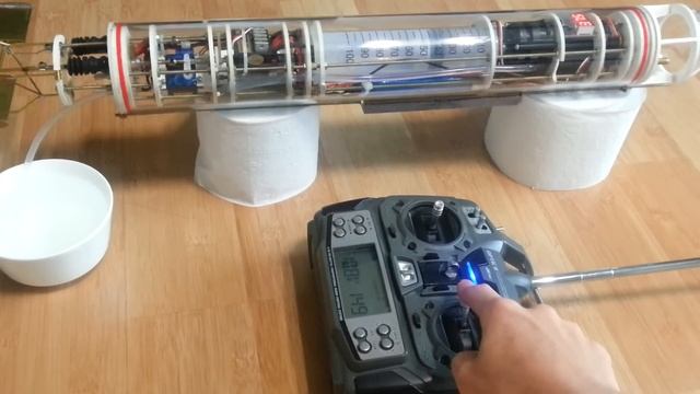 Hand made rc submarine (*safe divice-prevent before the ballast tank overflows) смотреть онлайн
