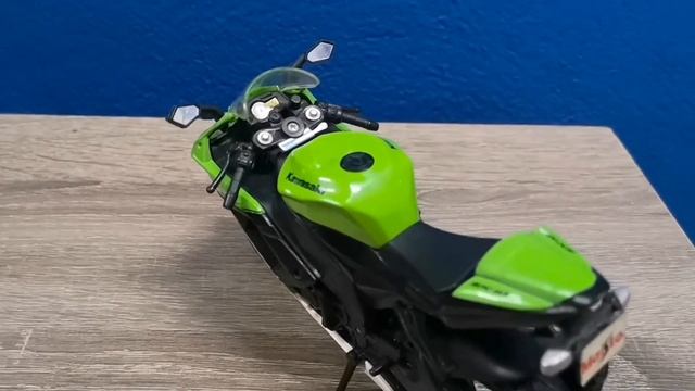 Kawasaki ZX-10R 2008-2010 Diecast 1:12 Maisto® смотреть онлайн
