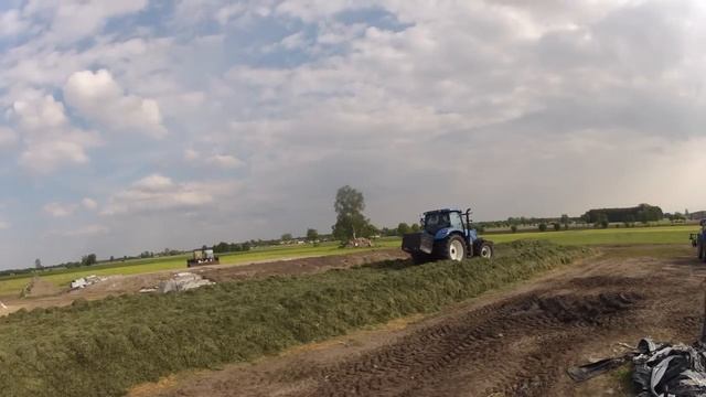 Kolejny nudny timelaps Hew Holland T6, Fendt 714 Vario Krone ZX, Ursus 4514 смотреть онлайн