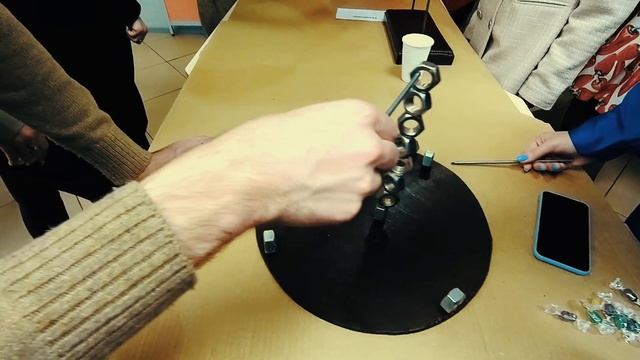Игра на аккуратность "Башня из гаек" смотреть онлайн