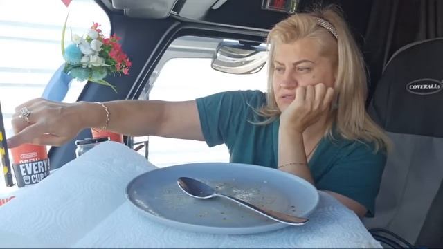 Опять он меня гонит засранец смотреть онлайн