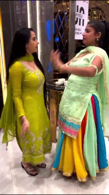 Indian Girls Hot Dance смотреть онлайн