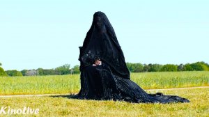 Женщина во дворе | Русский трейлер (Дубляж) | Фильм 2025