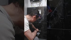 Подготовка, монтаж кронштейнов-шпилек скрытого крепления для подвесного унитаза