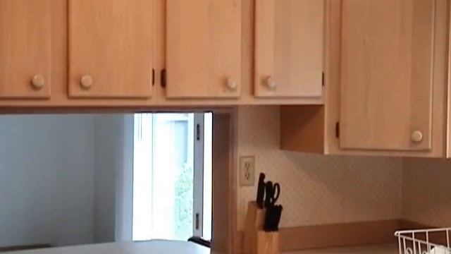 Heinz Ketchup. Some people just can't live without it. смотреть онлайн