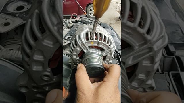 No carga alternador Jetta 2014 motor 2.5L mk6 detalles que se deben de revisar. смотреть онлайн