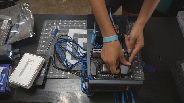BEST Mini ITX Build EVER - XTIA Xproto ITX Case смотреть онлайн