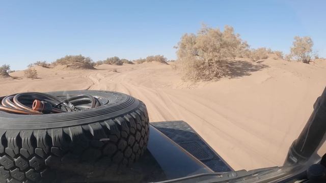 OSPITI NEL MEZZO AL DESERTO! Erg CHIGAGA, Marocco,Giro del Mondo in Defender 4x4 Camper смотреть онлайн