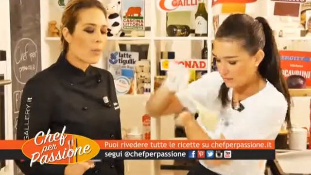 Chef per Passione S01P86 Valentina Scarnecchia Arianna Scarnecchia Biscotti al cocco смотреть онлайн