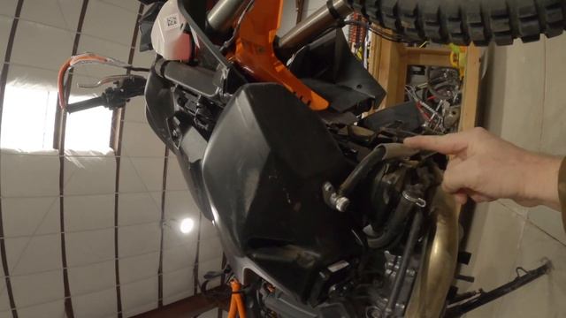 2021 KTM 890 Adventure R Tank Removal смотреть онлайн