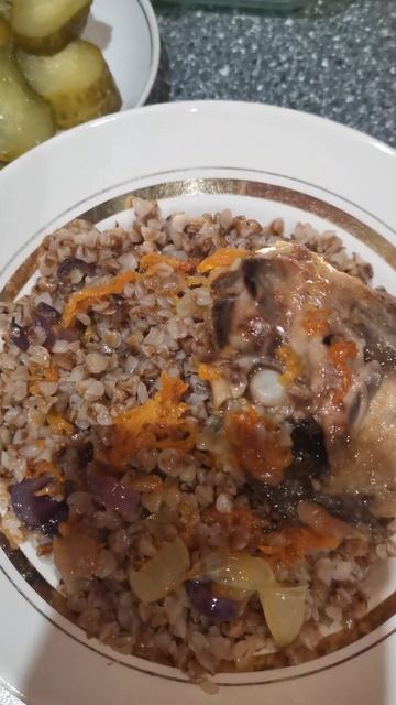 Греча с курицей🍗🥕🧅🥒🍅. смотреть онлайн