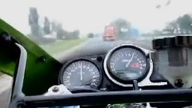 SUZUKI GSX600R, KAWASAKI ZX-6R смотреть онлайн
