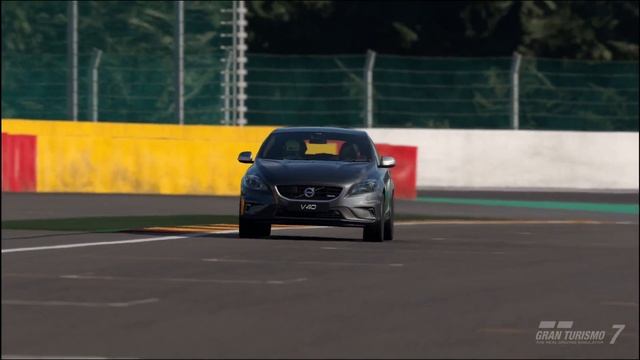 Schnelle Runde im Volvo V40 T5 R-Design `13 auf dem Spa-Francochamps Circuit/ Gran Turismo7 смотреть онлайн