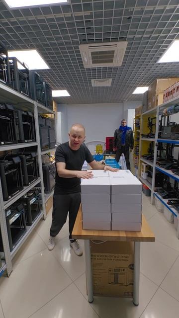 Утро в студии начинается не с кофе ☕ смотреть онлайн