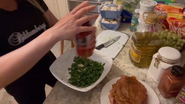 Куриные грудки фаршированные со шпинатом, сыром и перцем. смотреть онлайн