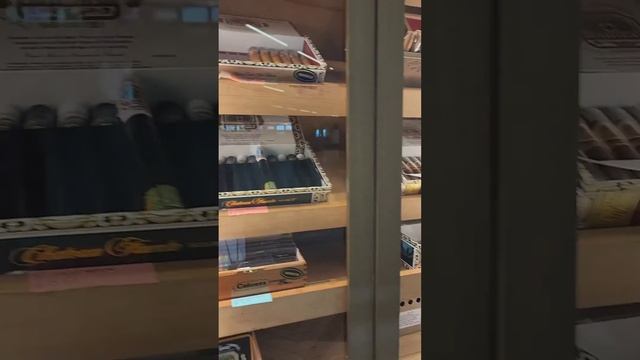 Cigar Shop in the Cayman Islands Airport смотреть онлайн
