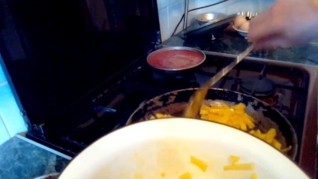 Тефтели на картофельных гнездах смотреть онлайн