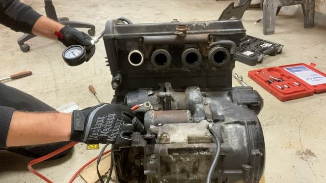 1985 KAWASAKI GPZ 750 R restoration: Ep2 part 2 Compression test смотреть онлайн