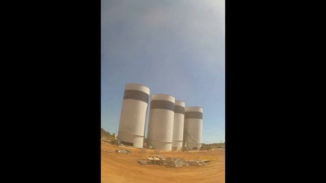4 - 5000 Ton Sand Storage Tanks Time Lapse смотреть онлайн