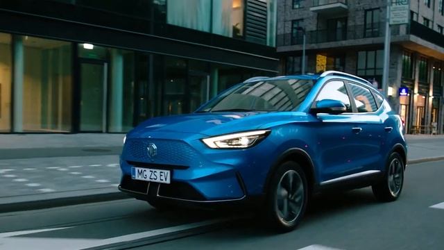 China's BRAND NEW $10,000 Electric Car UPSETS The Car Industry! смотреть онлайн