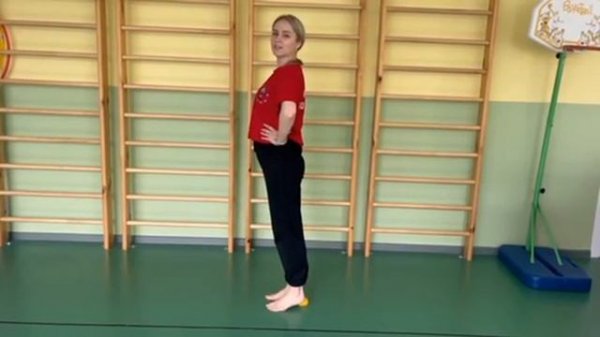 Комплекс упражнений №1 с мячом "Ёжик"