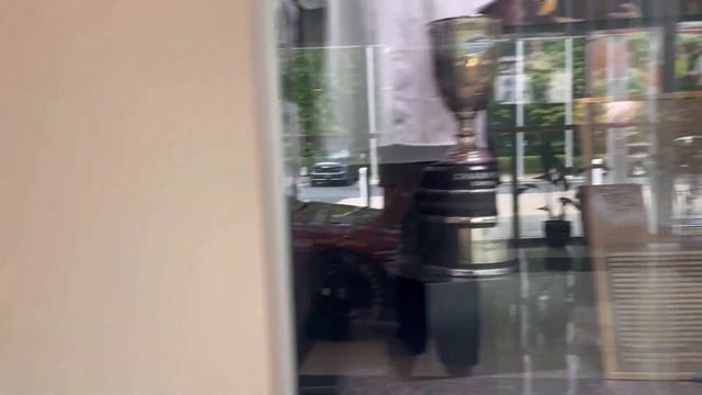 A Quick Tour of the Joe Gibbs Racing Team Shop смотреть онлайн