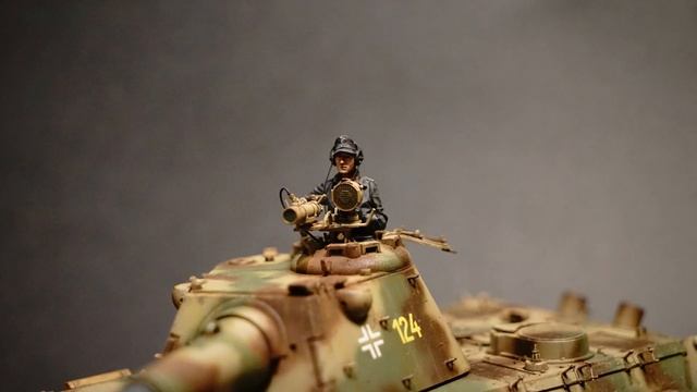 1/35 Amusing Hobby Panther II, the last warrior! смотреть онлайн
