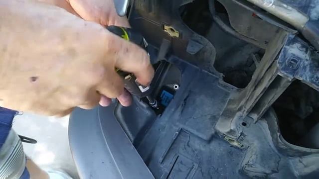 01 JEEP GRAND CHEROKEE 4.0L FAN RELAY LOCATION AND REPLACEMENT смотреть онлайн