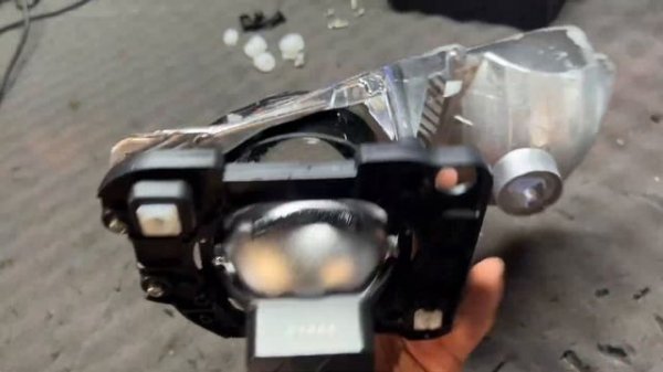 Nissan X-Trail t32 - тюнинг фар, установка диодных линз Competizione 4k