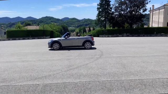 Mini Cooper CABRIO смотреть онлайн
