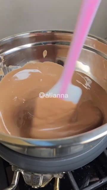 Ну разве еще есть те кто не слышали про ДУБАЙСКИЙ ШОКОЛАД 🍫💚 Вот такой вкусный - достать его сложно смотреть онлайн