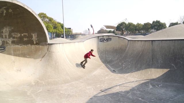 LEARNING TO SKATE AT SMP SKATEPARK | RAISING SHANGHAI