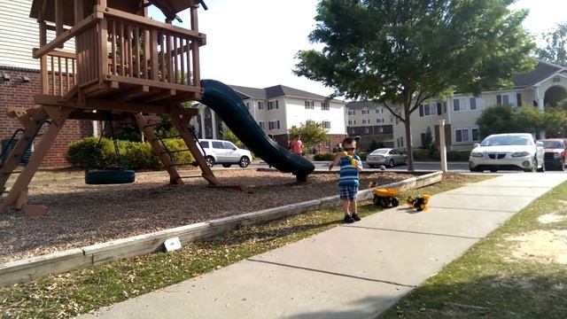 ✬✬✬На детской площадке/Пускаем мыльные пузыри\Playground смотреть онлайн