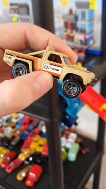 Hot Wheels train Thomas on the custom track #shorts смотреть онлайн