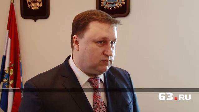 Туристы «съедят» площадь Славы смотреть онлайн