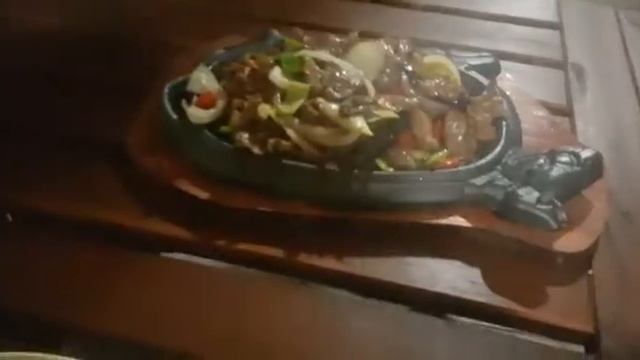 мясо на шипящей сковородке часть 2 смотреть онлайн