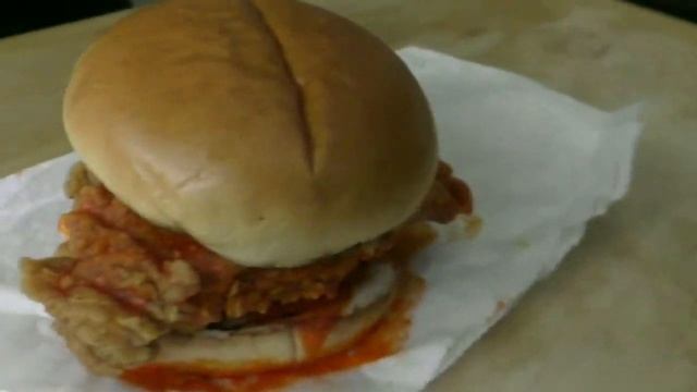 KFC's Cheetos sandwich and Cheetos popcorn chicken 20 second review смотреть онлайн
