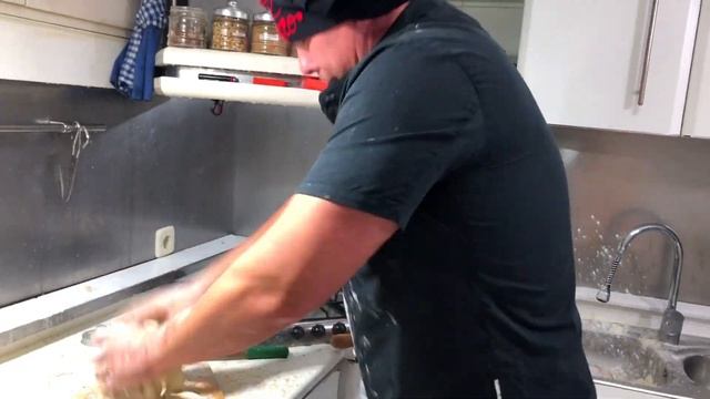 СМЕШНОЙ пранк с ЕДОЙ на кухне. ВЖОПЕРТИ на ТРЭШ кухне. Ржака дня смотреть онлайн