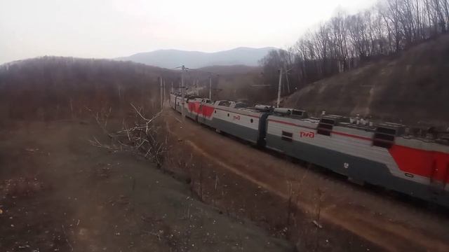 Система электровозов 2ЭС5К-187/186 "Ермак" следует резервом. смотреть онлайн